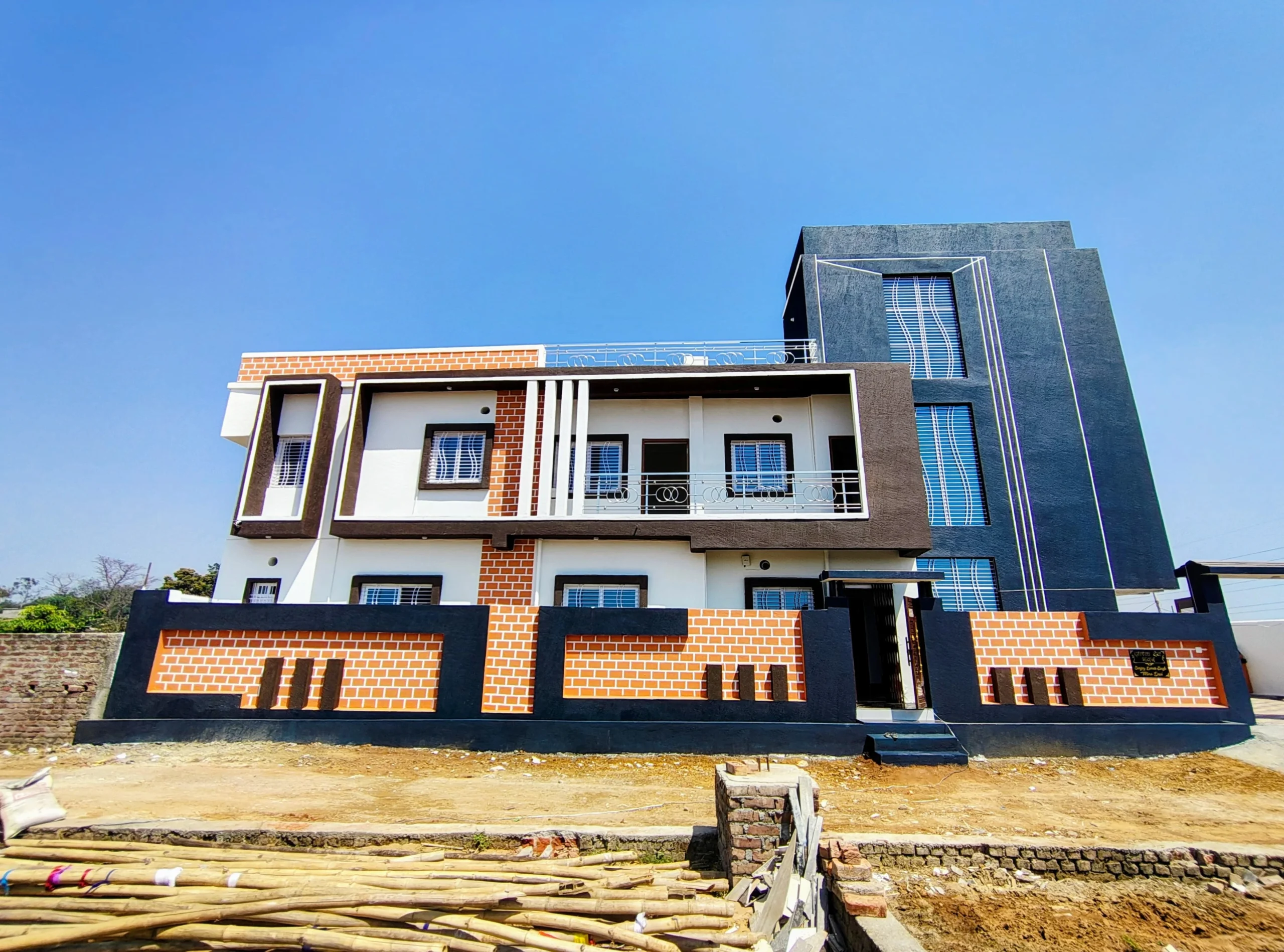 1800 sq ft house construction in Ranchi: modern G+1 house with white, grey and orange brick-look facade
