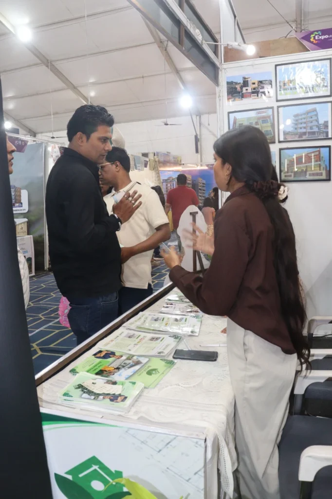 People visit our stall and ask his inquiry